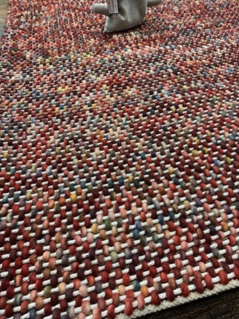 Modern villamatto punavärikäs 150x210 cm