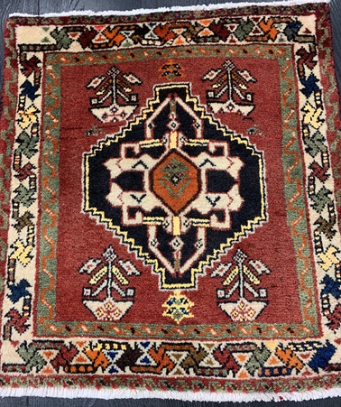 Kashqhai käsinsolmittu 65x62 cm