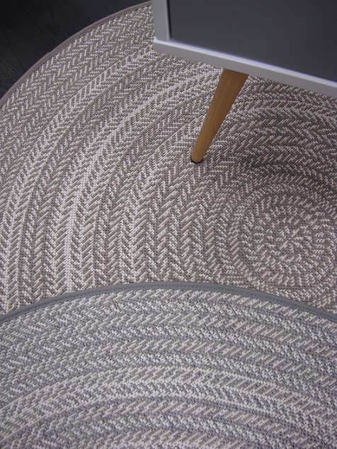 Essenza jokatilan matto harmaa tai beige