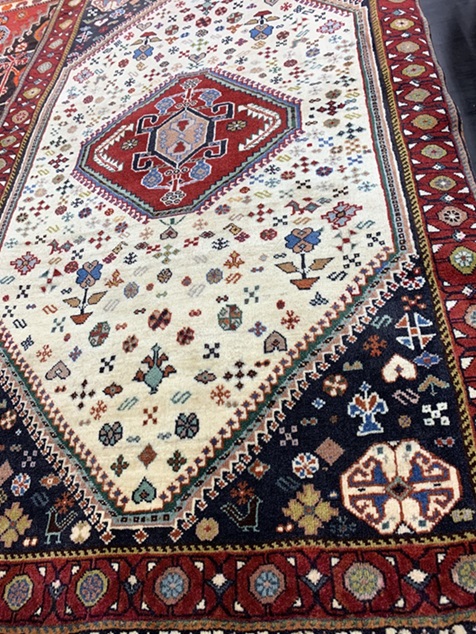 Kashqhai käsinsolmittu villamatto 90x152 cm