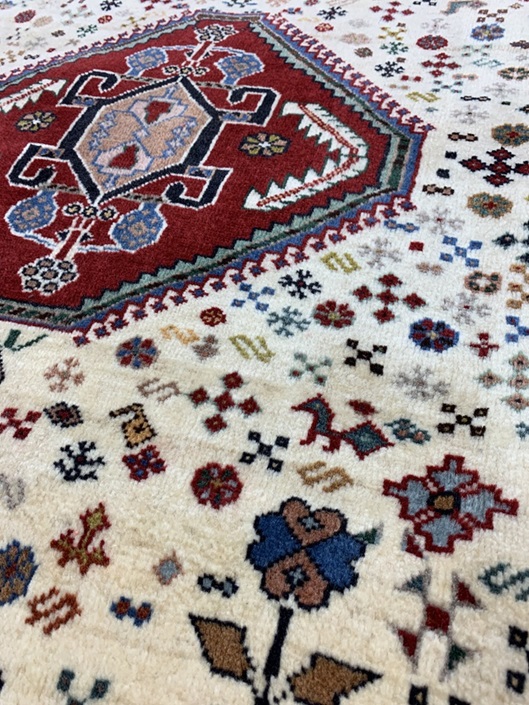 Kashqhai käsinsolmittu villamatto 90x152 cm