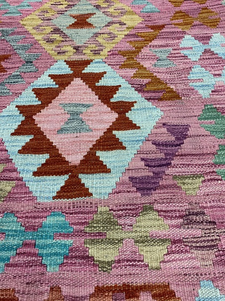 Kelim käsinkudottu villamatto rosa 176x243 cm