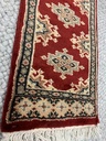 Pakistan käsinsolmittu pöytäliina punainen 28x118 cm