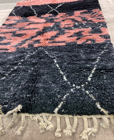 Beni Ourain villamatto musta-rosa 92x153 cm