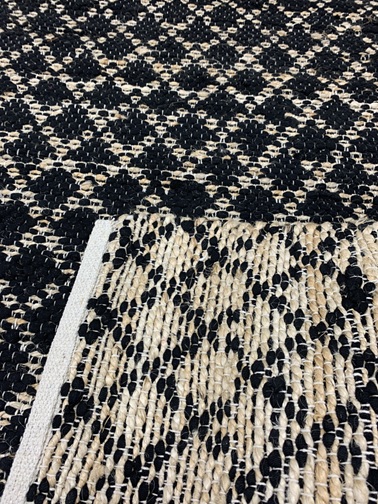 Illuusio matto musta-natur