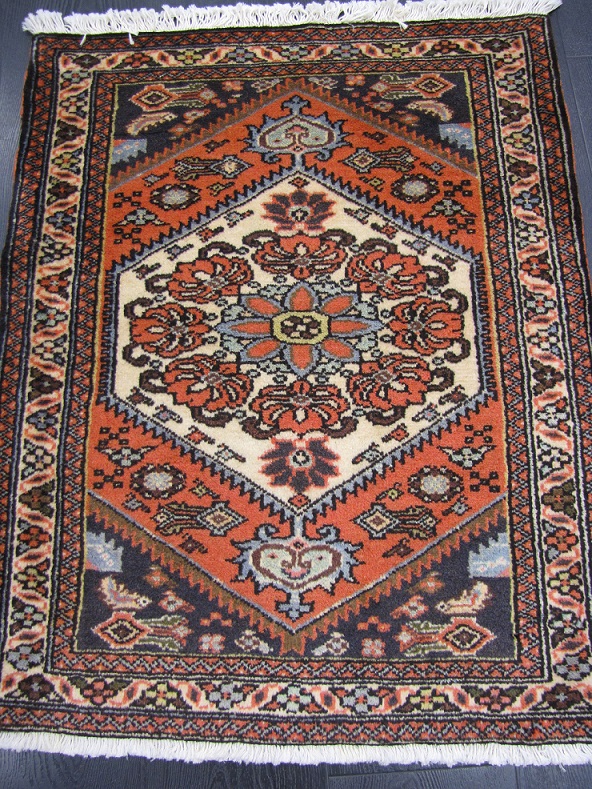 [14016886785K] Kamseh käsinsolmittu villamatto 67x85 cm