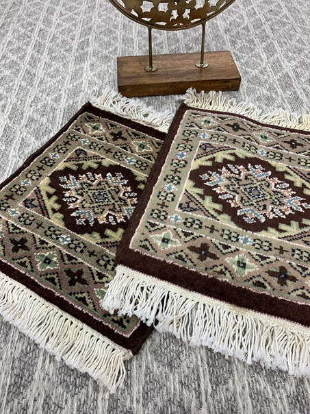 Pakistan pienet käsinsolmitut villamatot ruskea 30x30 cm