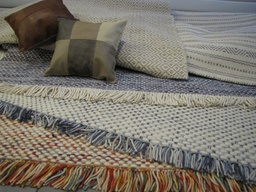 Aava villamatto punos, huovutetut hapsut