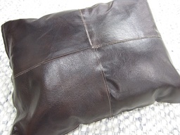 [RVNAHKATYYMOC4736] Mocca nahka-/huopatyyny tummanruskea
