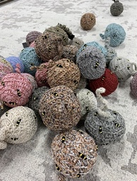 Valeampiaispesä - lajitelma värejä