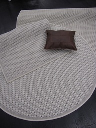 Pisa sileä pintainen matto vaalea